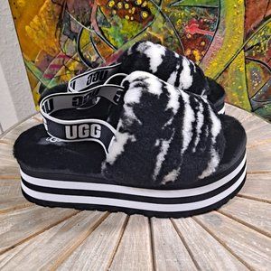 Women's  UGGS Platform Slippers Black & White NEW size 8